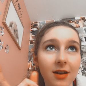 Meet your Posher, Genevieve